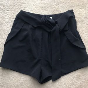 Chic black shorts